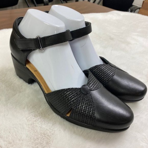 NEW Clarks Collection Emily‎ Rae Black Leather Chunky Heels Sandals, size 10 - Picture 1 of 14